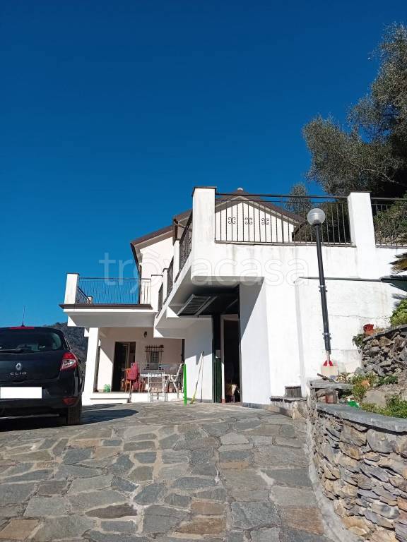 Villa Bifamiliare in vendita ad Avegno strada Provinciale di Uscio