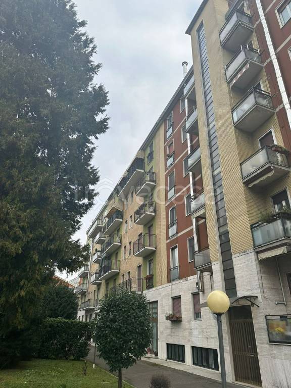 Appartamento in vendita a Cinisello Balsamo via Monfalcone, 37
