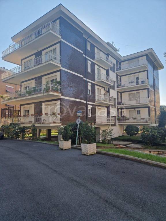 Appartamento in vendita a Roma via Mauro Morrone, 48