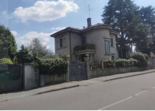 Villa all'asta a Legnano via Montebello, 31