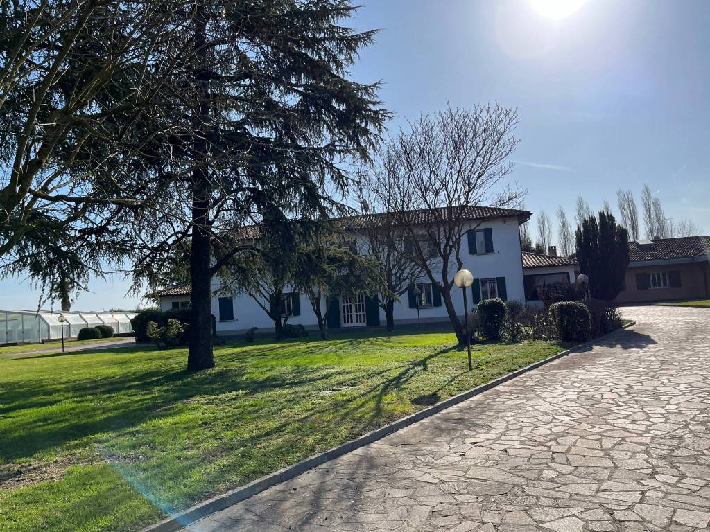 Villa in vendita a Budrio via Passo Pecore di Cento, 52