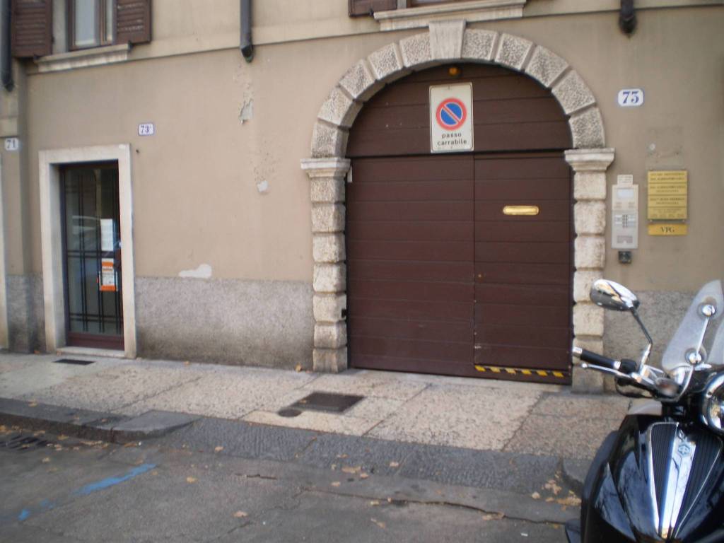 Garage in affitto a Verona via della Valverde, 73