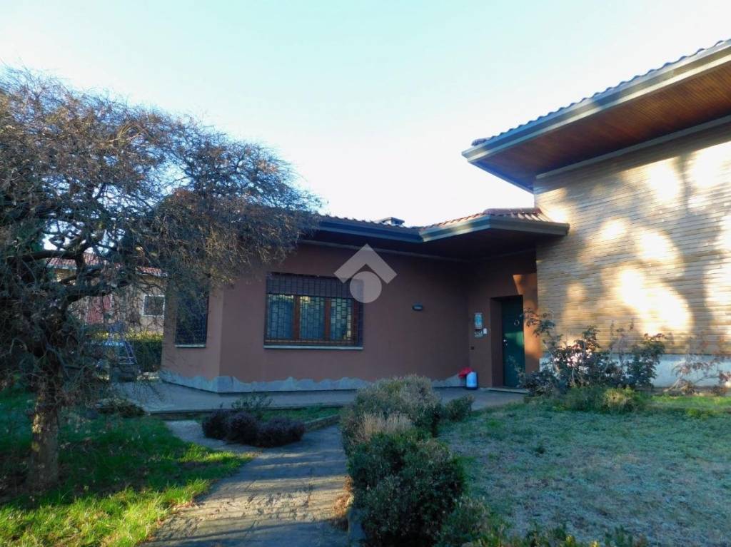 Villa in vendita a Somma Lombardo via del Rile