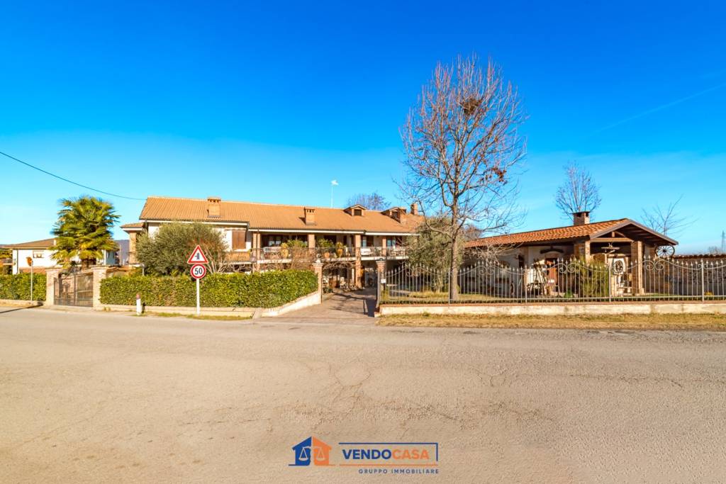 Villa Bifamiliare in vendita a Busca via Tarantasca, 63