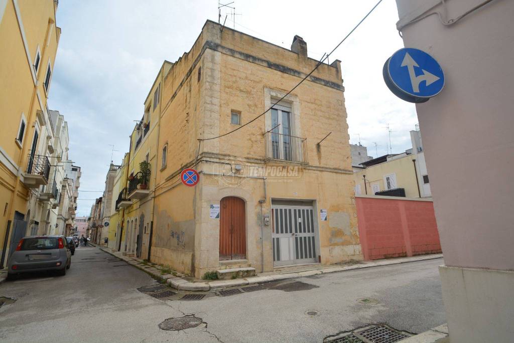 Casa Indipendente in vendita a Gioia del Colle via Caputo