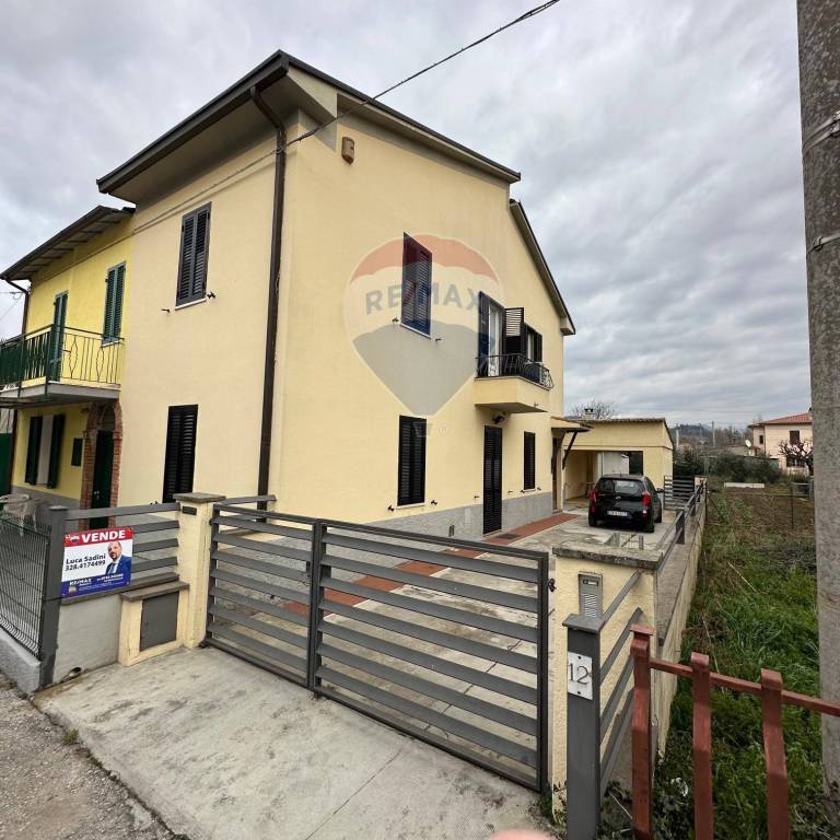 Casa Indipendente in vendita a Foligno via Monte Sella, 12