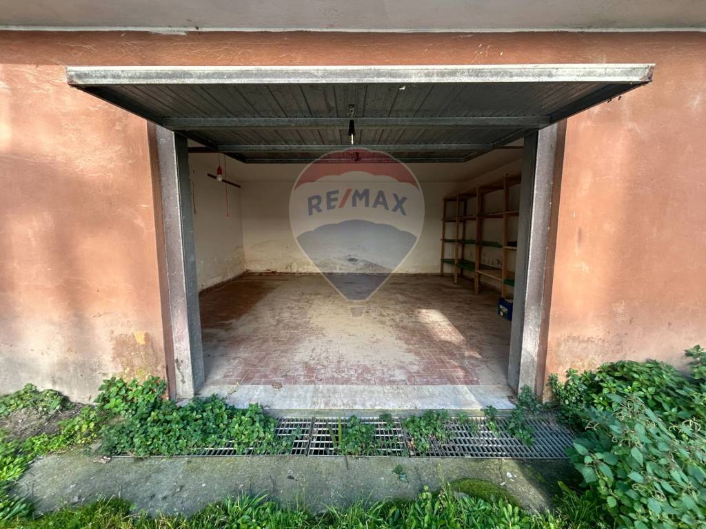 Garage in vendita a Terracina via Piemonte, 8