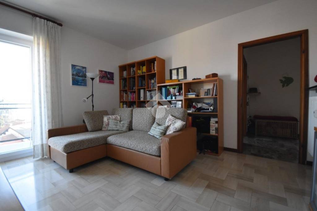 Appartamento in vendita a Cantù via Montello, 2
