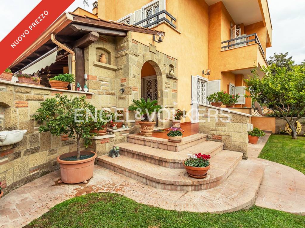 Villa in vendita a Roma via Ermesianatte