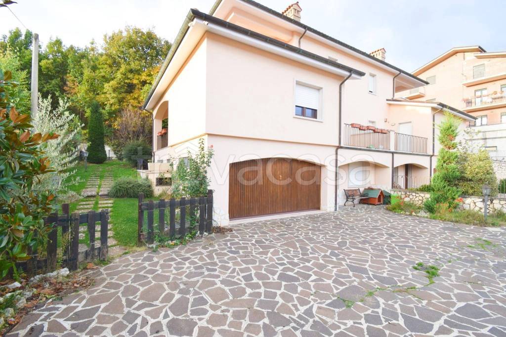 Villa Bifamiliare in in vendita da privato a L'Aquila via Preturo, 14c