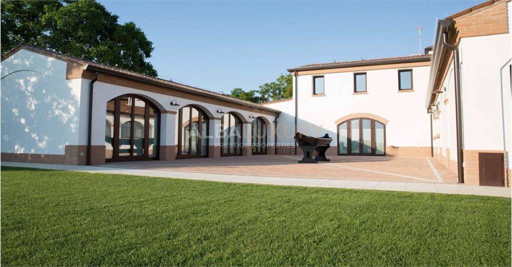 Villa in vendita a Ostiglia via Dei Mille, 1