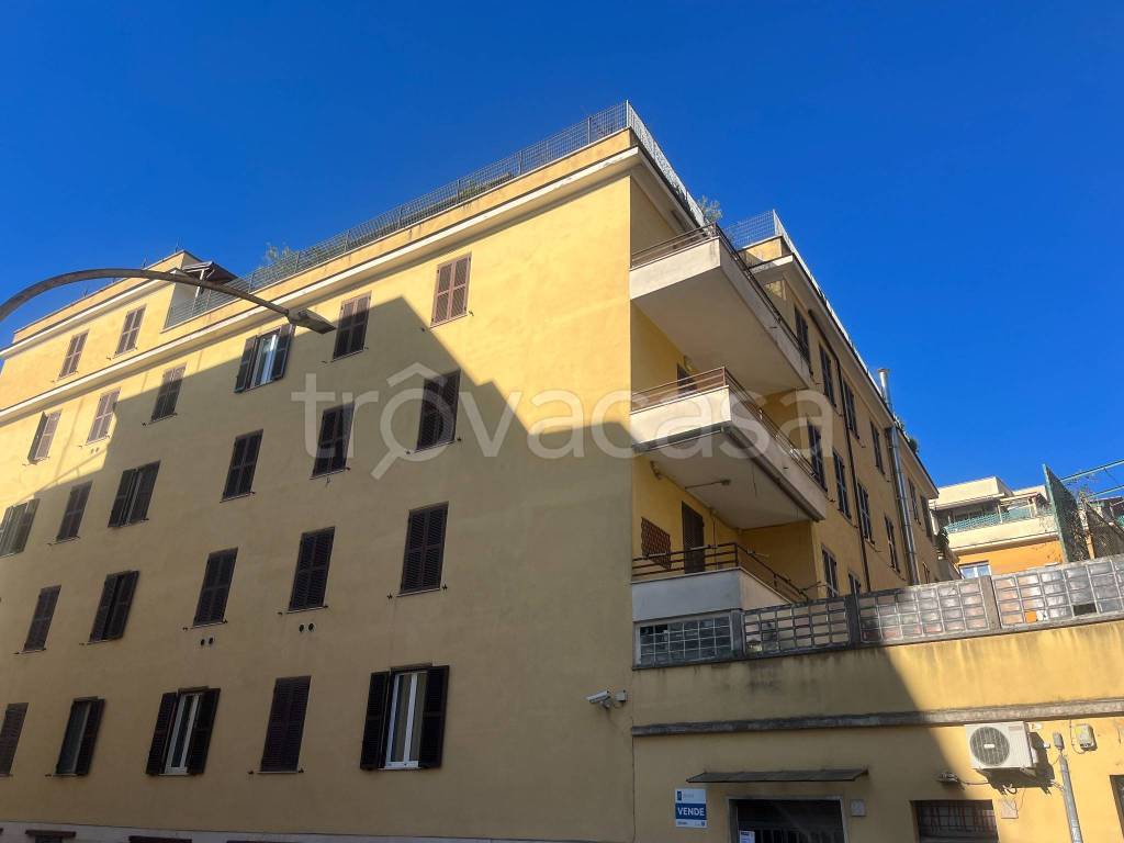 Appartamento in vendita a Roma via della Trasfigurazione, 14