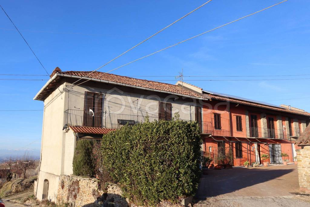 Villa in vendita a Santo Stefano Belbo frazione Dornere, 18