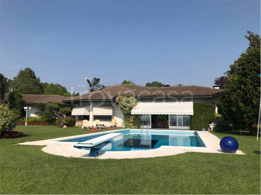 Villa in vendita a Sesto Calende via Cocquo, 37