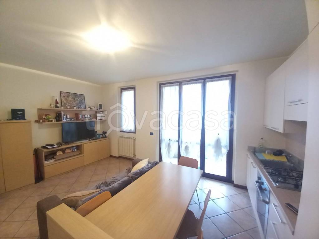 Appartamento in vendita a Lomagna via San Francesco, 2