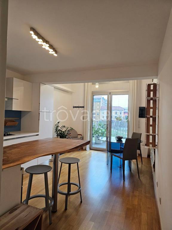 Appartamento in vendita a Milano via Balduccio da Pisa, 10