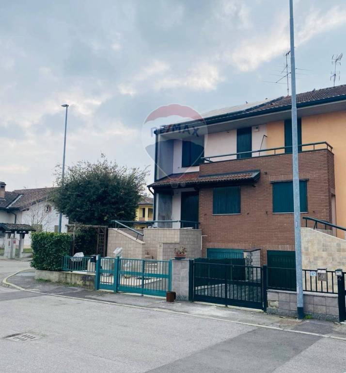 Villa in vendita a Sant'Angelo Lodigiano delle querce