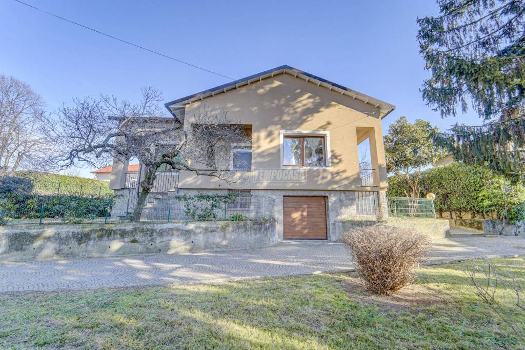 Villa in vendita a Cardano al Campo via Guglielmo Marconi 16