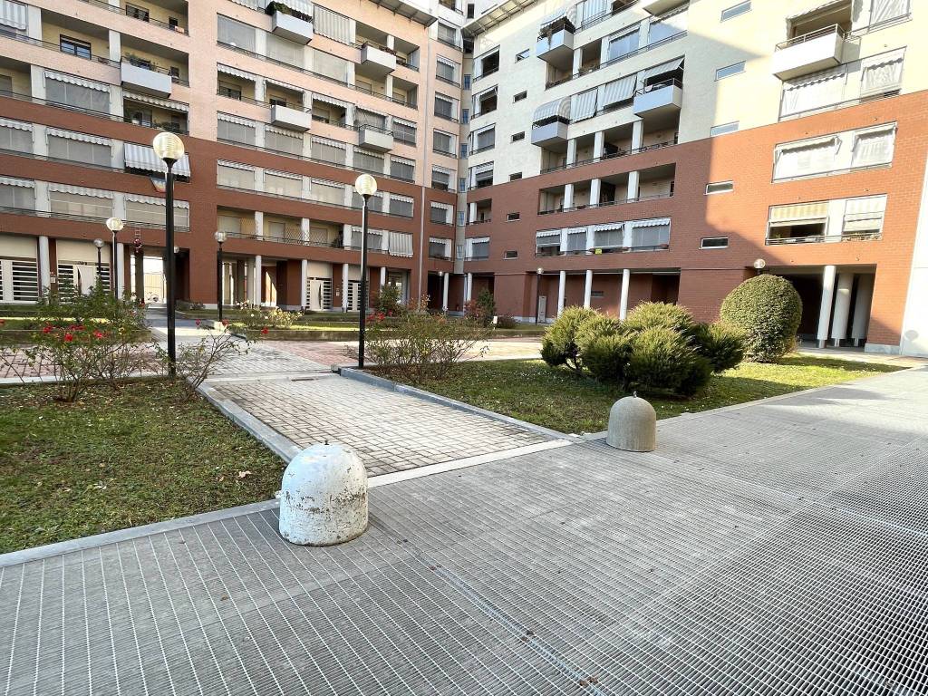 Appartamento in vendita a Torino via Val della Torre, 49