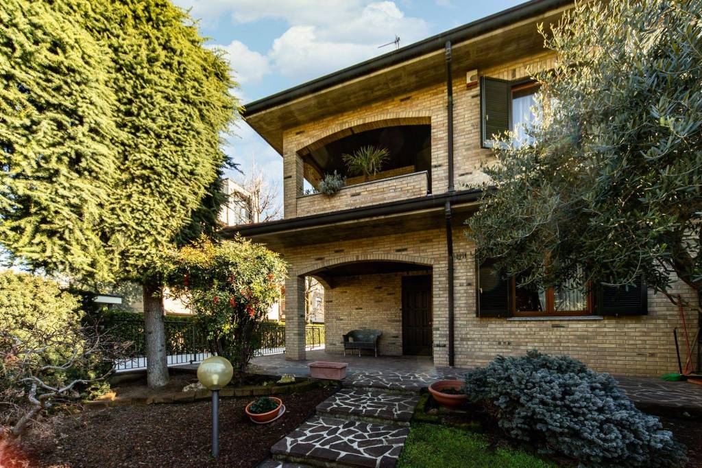 Villa a Schiera in vendita a Muggiò via Guglielmo Marconi, 8/d