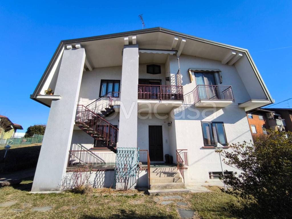 Villa in vendita a Sesto Calende via Piave, 45