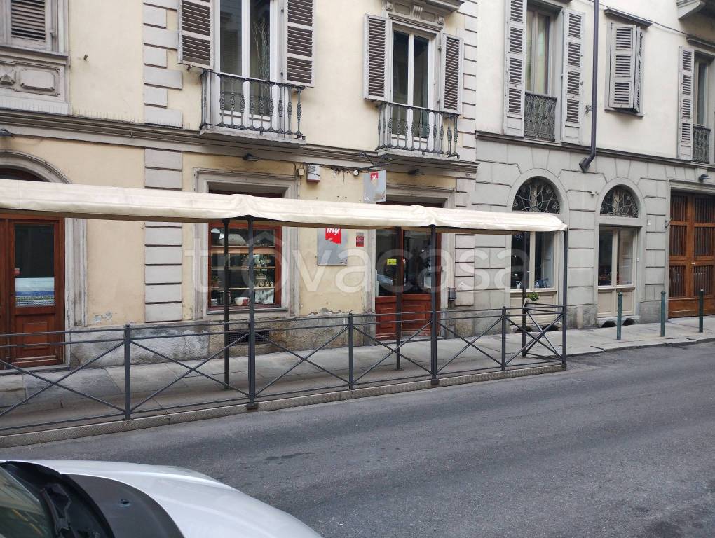 Bar in vendita a Torino via della Rocca