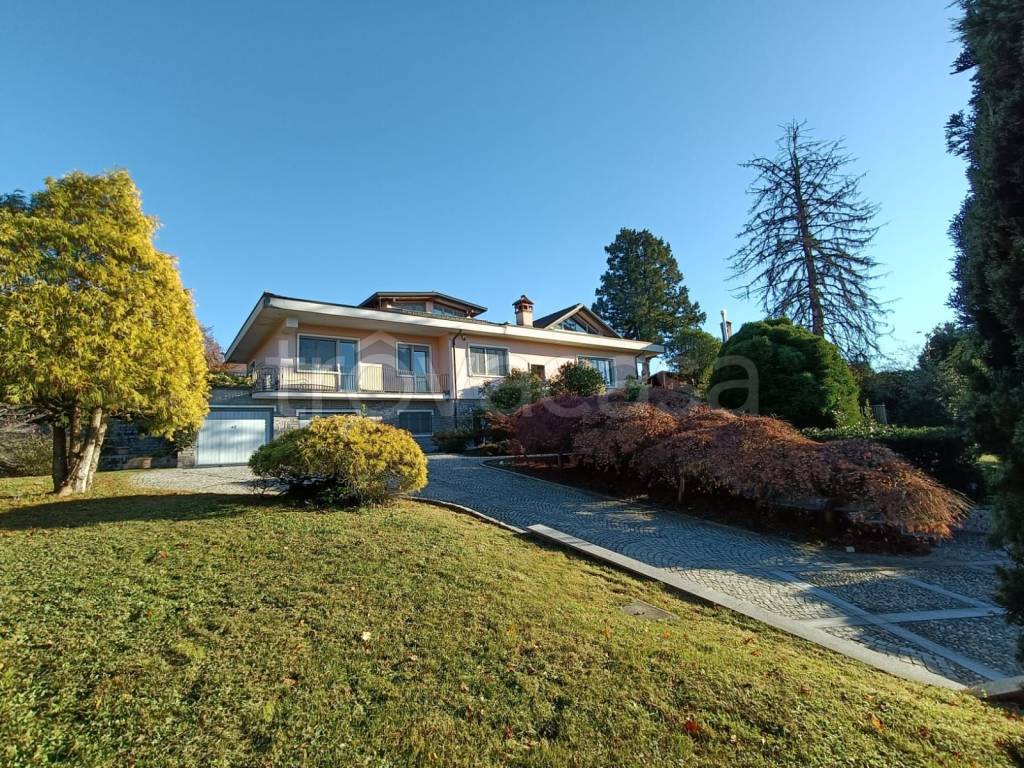 Villa in vendita a Varese via Giovanni Macchi