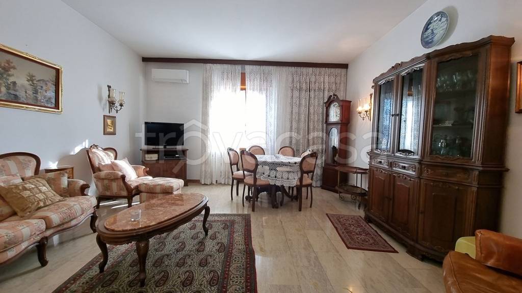 Appartamento in vendita a Cologno Monzese viale Piemonte