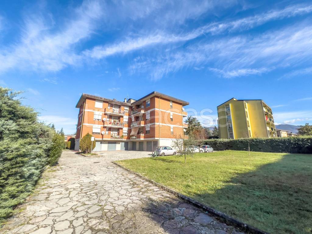 Appartamento in vendita a Rieti largo Trasimeno, 4