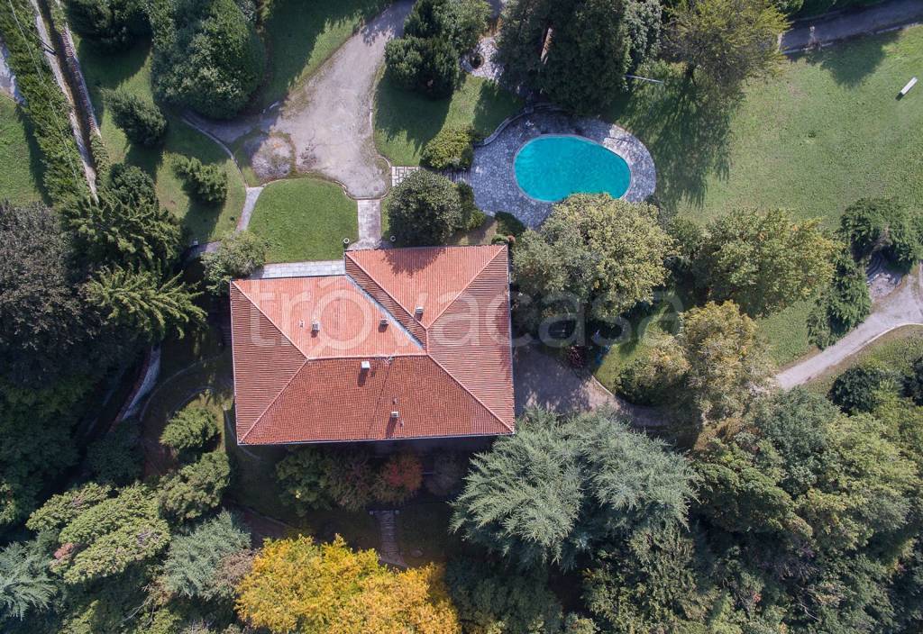 Villa in vendita a Longone al Segrino via Valassina, 10