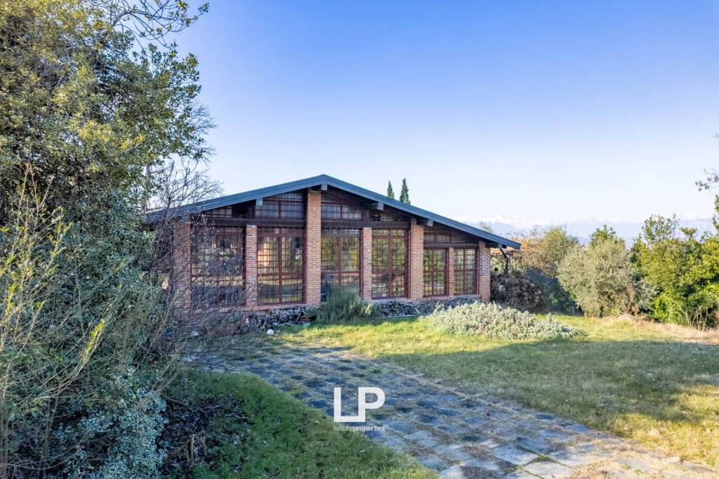 Villa in vendita a Bodio Lomnago via Monte Grappa,