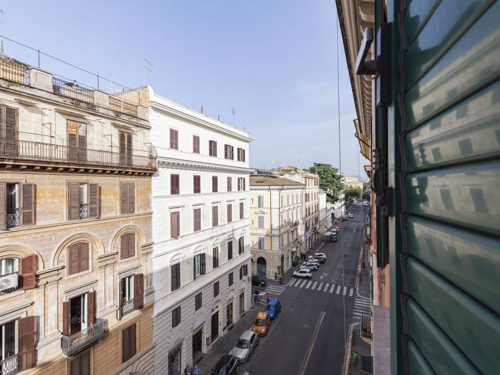 Appartamento in vendita a Roma via Goito