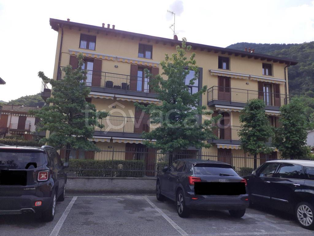 Appartamento in in vendita da privato a Canzo via Alessandro Volta, 29