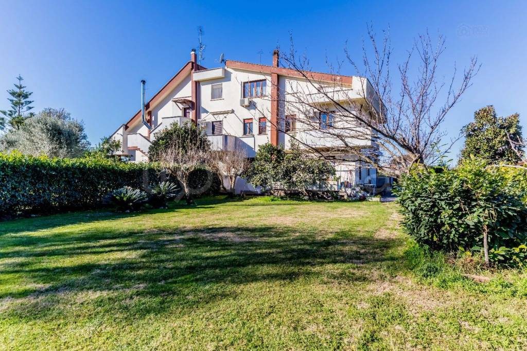 Villa Bifamiliare in vendita a Roma via Luigi Dallapiccola, 39