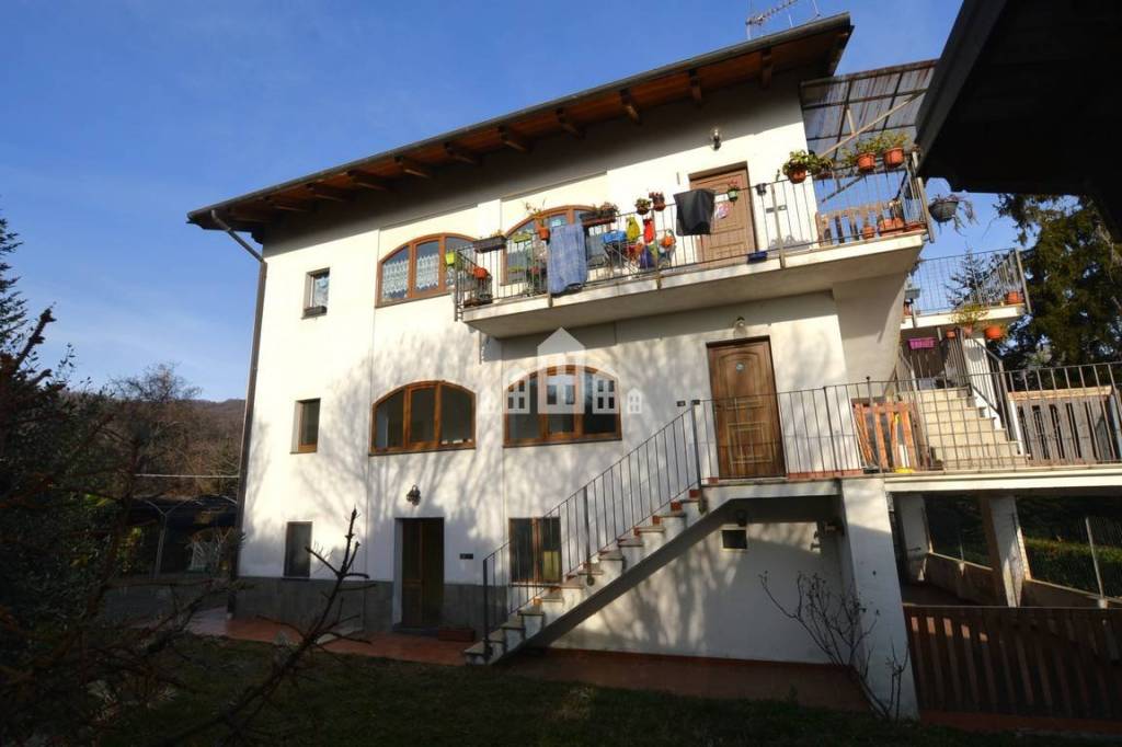 Villa Bifamiliare in vendita a Val di Chy regione mucchiando, 2