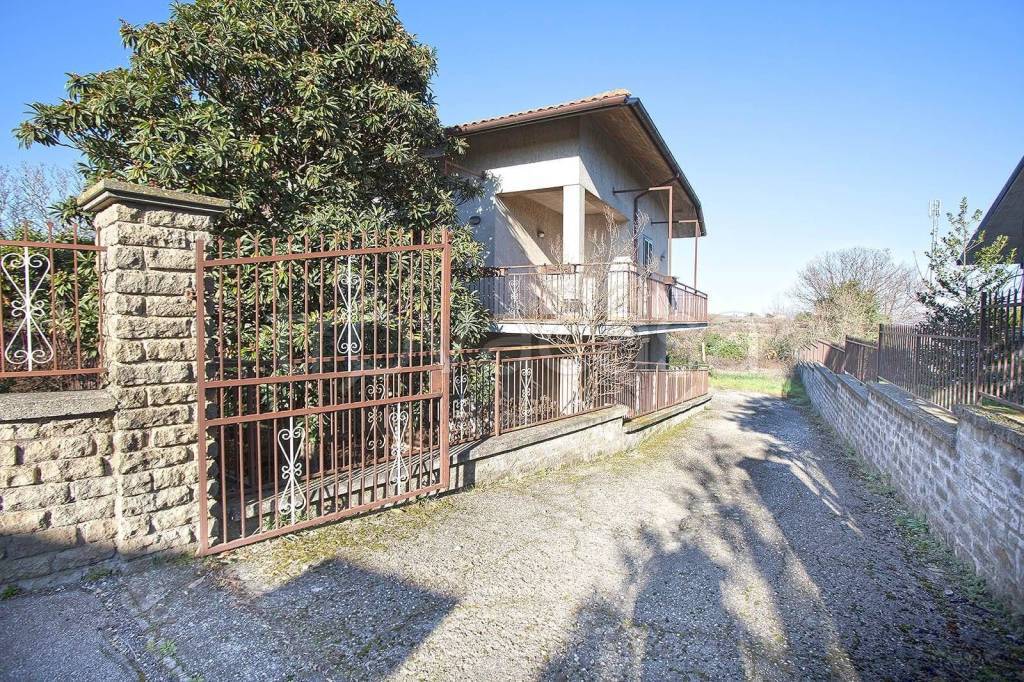 Villa Bifamiliare in vendita a Caprarola