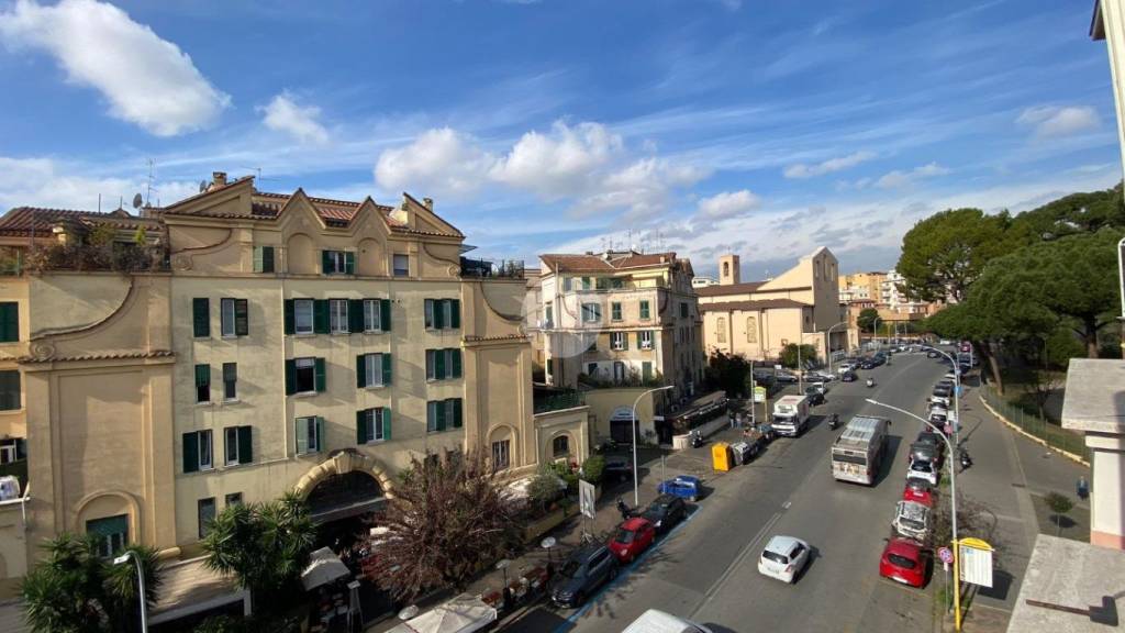 Appartamento in vendita a Roma via Montepulciano, 3