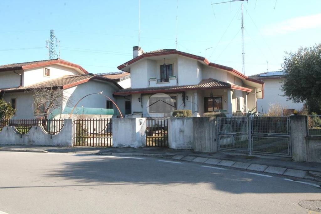 Villa a Schiera in vendita ad Abano Terme via Trieste, 7