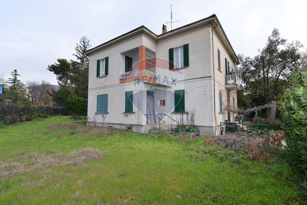 Casa Indipendente in vendita a Foligno via Rubicone, 1