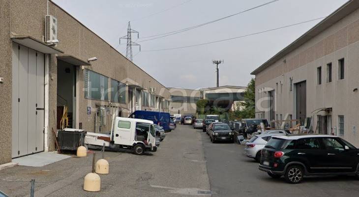 Capannone Industriale in vendita a Treviolo via Piave