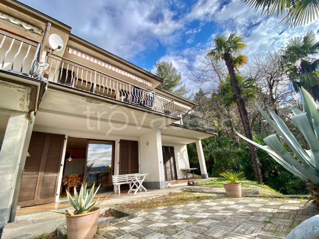 Villa a Schiera in vendita a Luino via Torretta