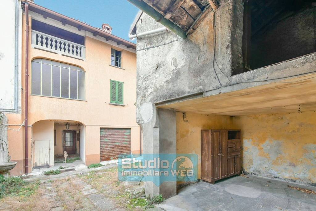 Casa Indipendente in vendita a Canzo via Torre, 1