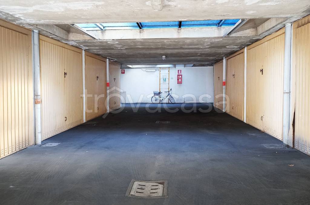 Garage in vendita a Milano via Benadir, 20