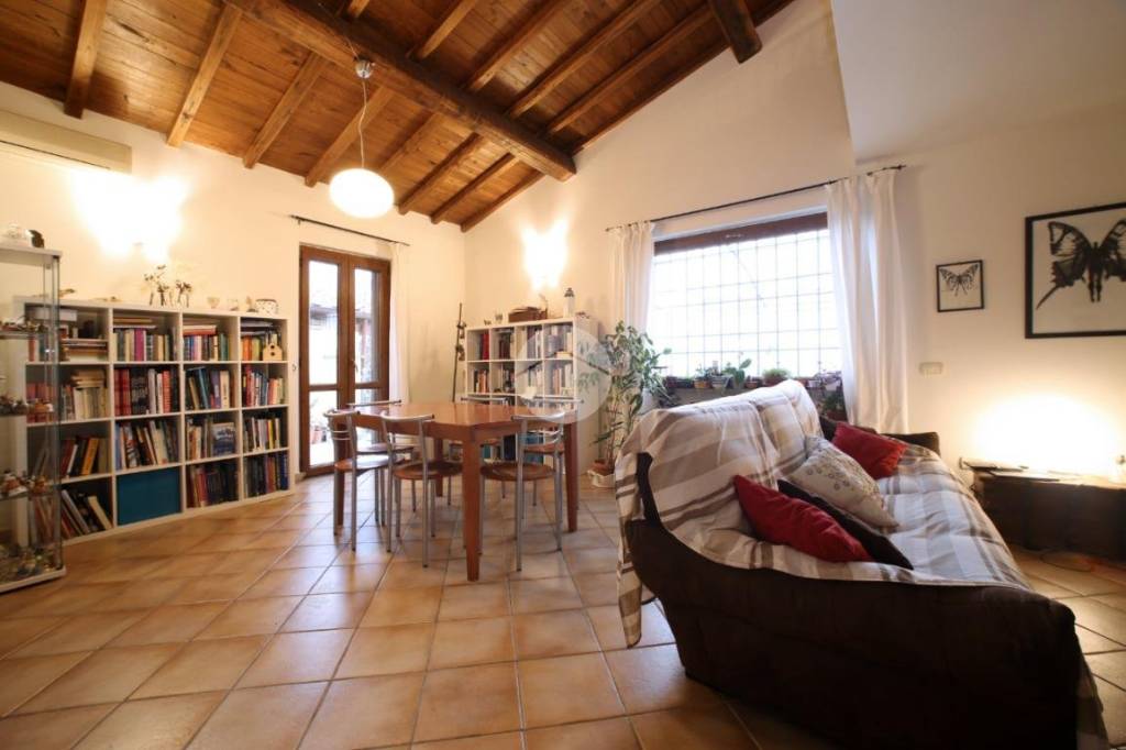 Villa a Schiera in vendita a Viterbo strada Gavazzano