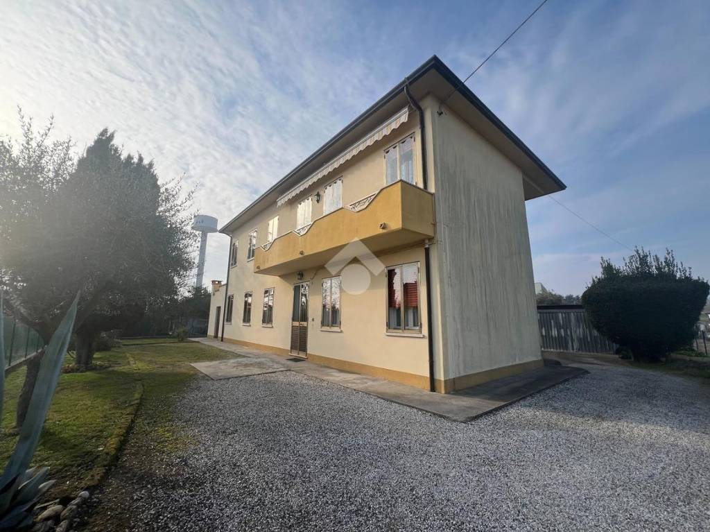 Casa Indipendente in vendita a Rovigo via Curtatone, 231