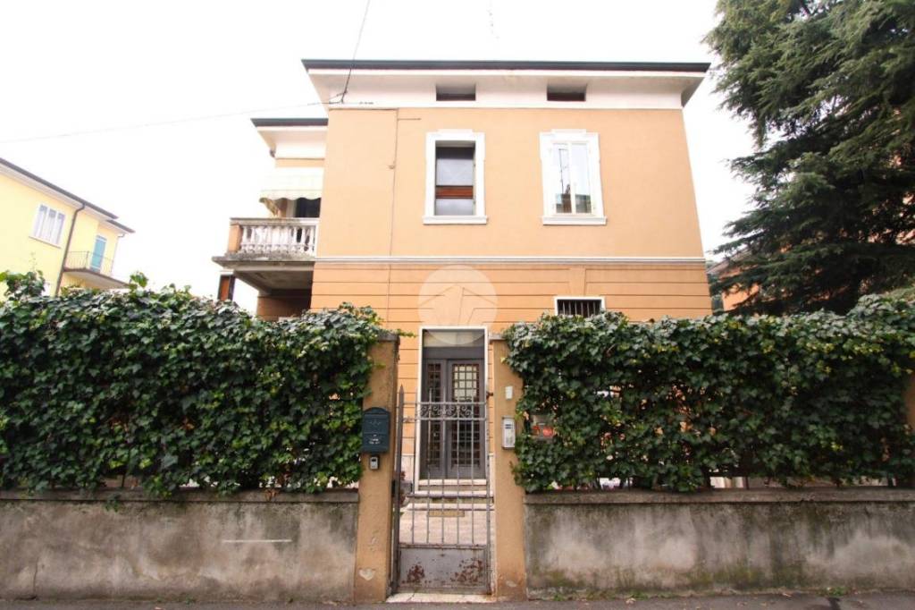 Villa Bifamiliare in vendita a Verona