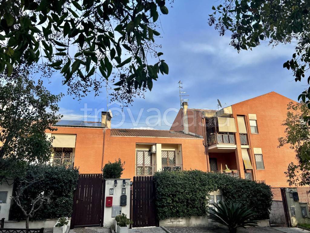 Villa a Schiera in vendita a Roma via Vivi Gioi