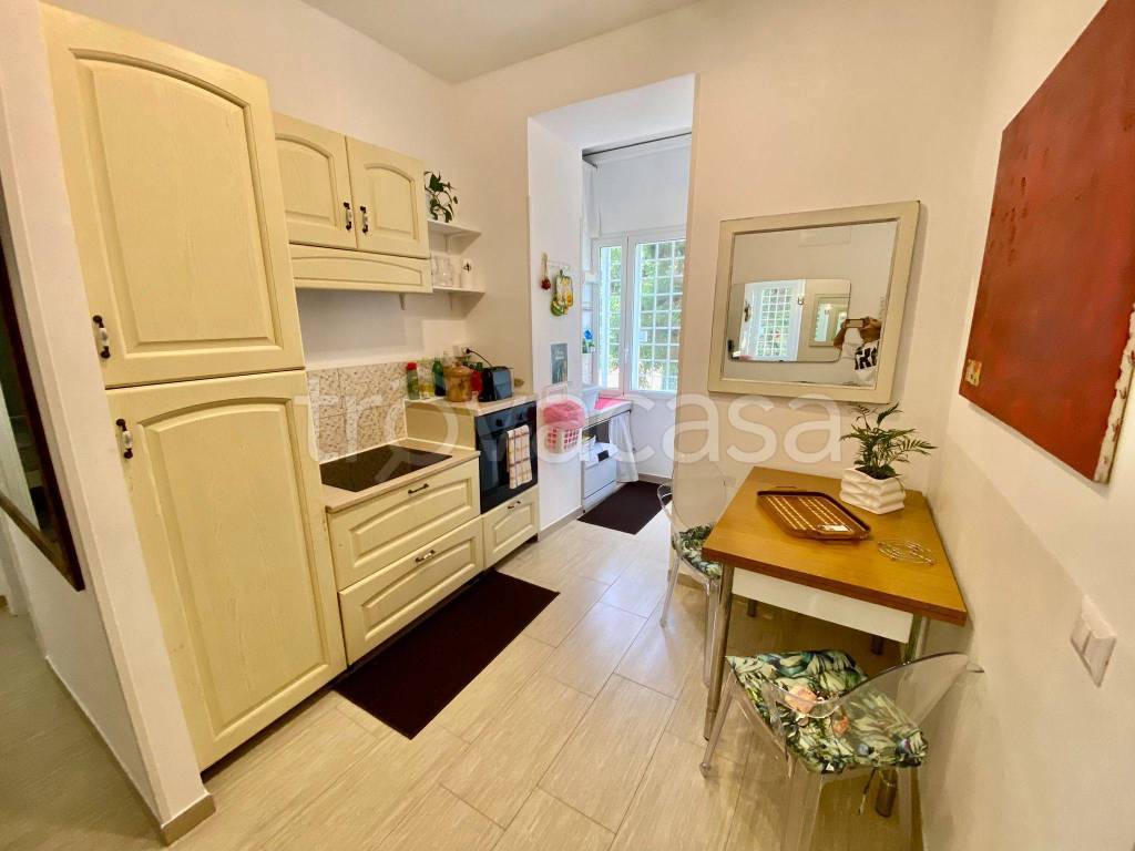 Appartamento in vendita a Roma via delle Isole Curzolane, 21