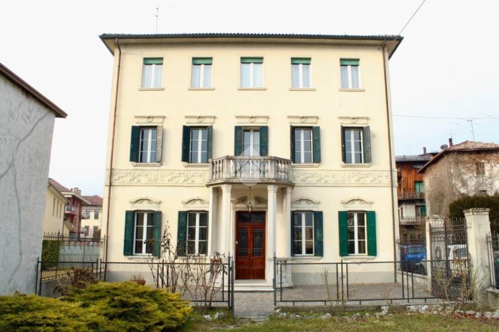 Villa Bifamiliare in vendita a Feltre via Tofana Prima, 9