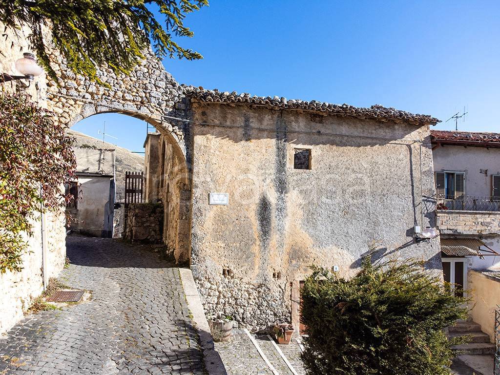 Casa Indipendente in vendita a Santo Stefano di Sessanio via Cesare Battisti